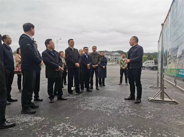 自貢市人大常委會副主任、民建自貢市委主委王孝謙一行考察四川供銷西南冷鏈物流基地