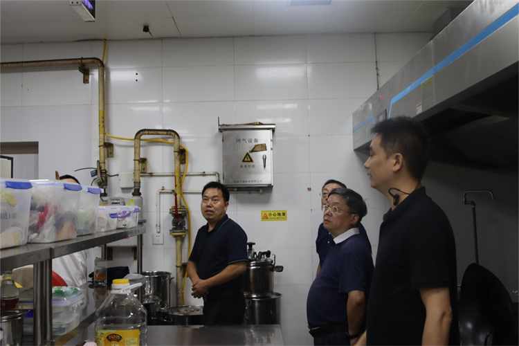 省供銷社黨組成員、理事會(huì)副主任向偉益帶隊(duì)檢查指導(dǎo)棉麻集團(tuán)安全生產(chǎn)工作